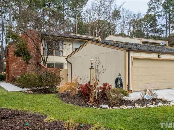 208 Tweed Cir, Cary, NC 27511