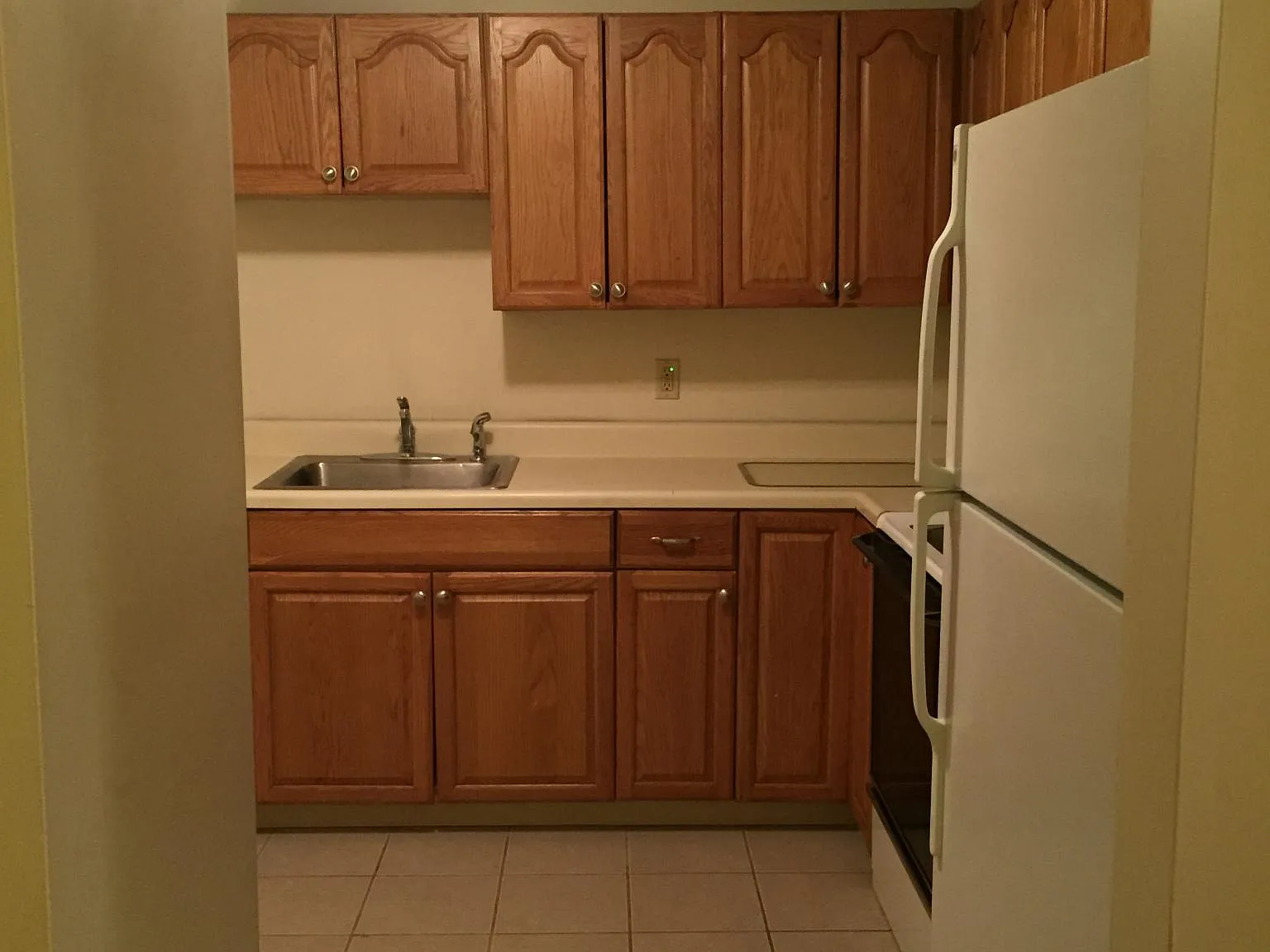 2 bed, 1.5 bath, 1000 sqft, $1,100 — Photo 3