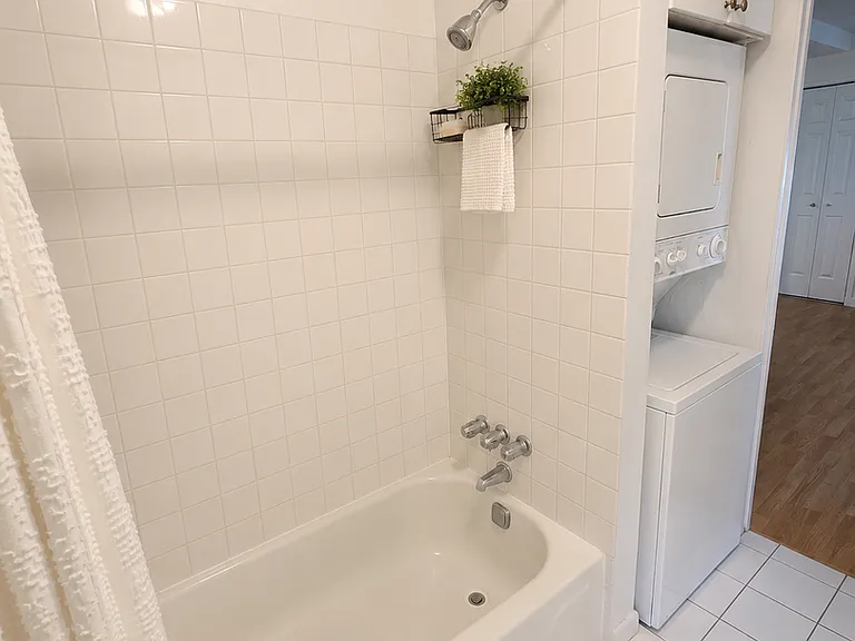 2435 Grays Ferry Ave — Photo 10