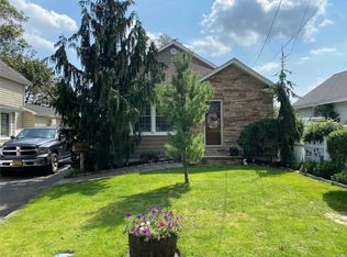 4 Ogden Rd, West Islip, NY 11795