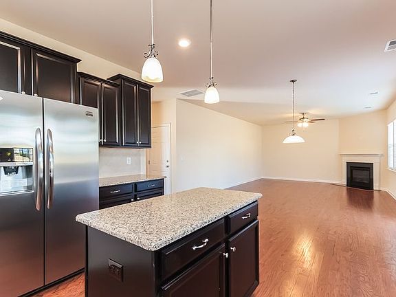 5th image of 106 Sequoia St