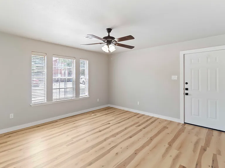 701 Balcones Dr #E — Photo 16