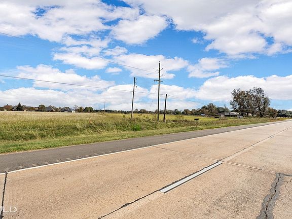 4th image of 4950 Benton Rd