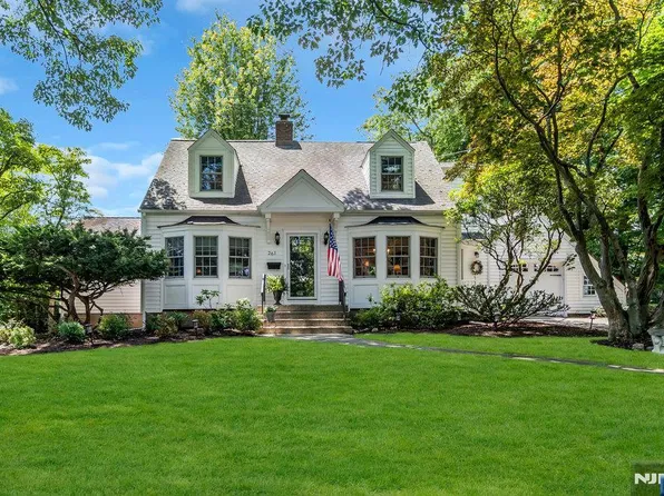 261 N Franklin Tpke, Ho Ho Kus, NJ 07423