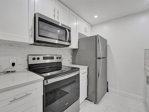 3rd image of 2401 Antigua Circle #E2