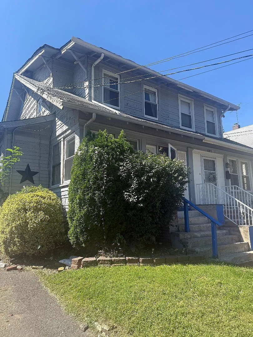 3 bed, 1400 sqft, $3,200 — Photo 2