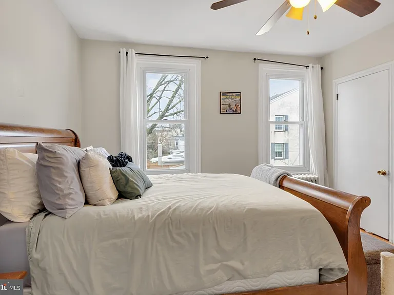 105 W Salaignac St — Photo 23