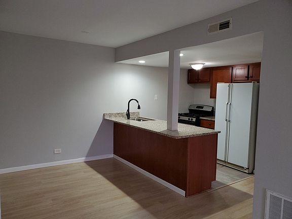 3rd image of 1970 Kenilworth Cir APT D