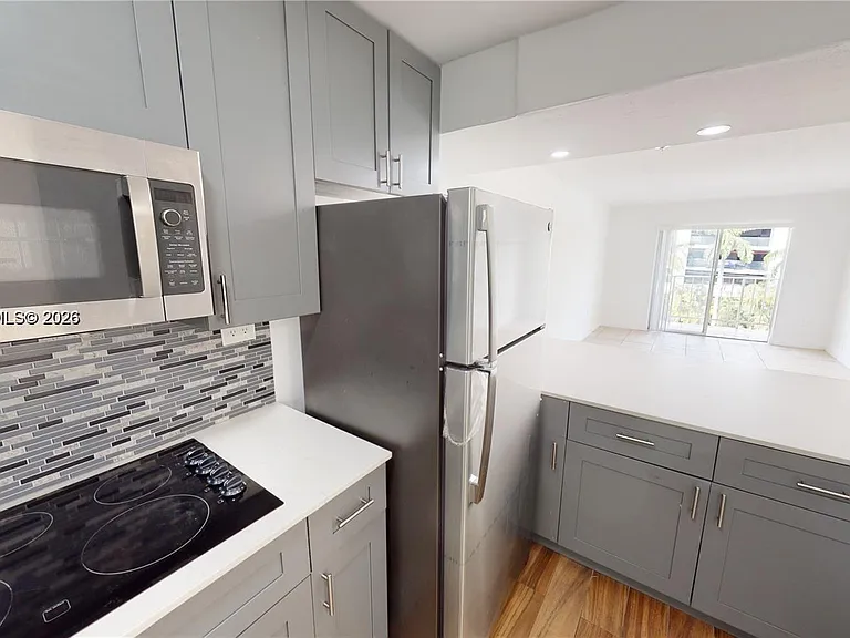453 SW 2nd St #301C — Photo 3