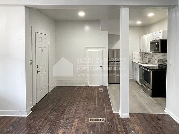 3rd image of 2444 Callow Ave #C
