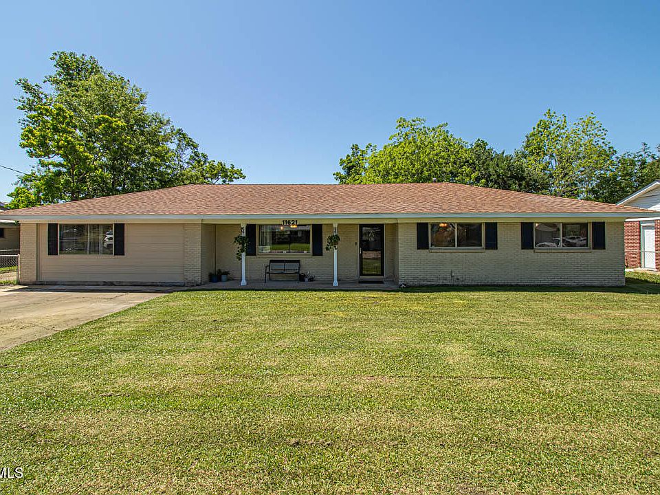 1st image of 11621 Pine Dr