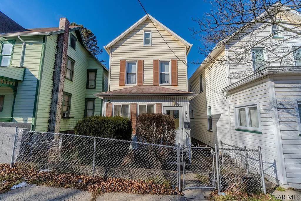 751 Park Ave photo 1