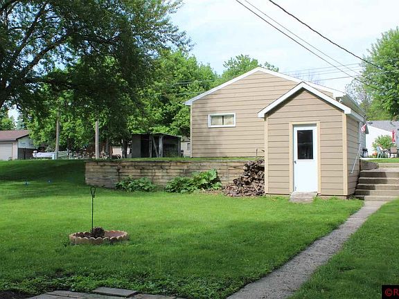 3rd image of 604 N Garden St