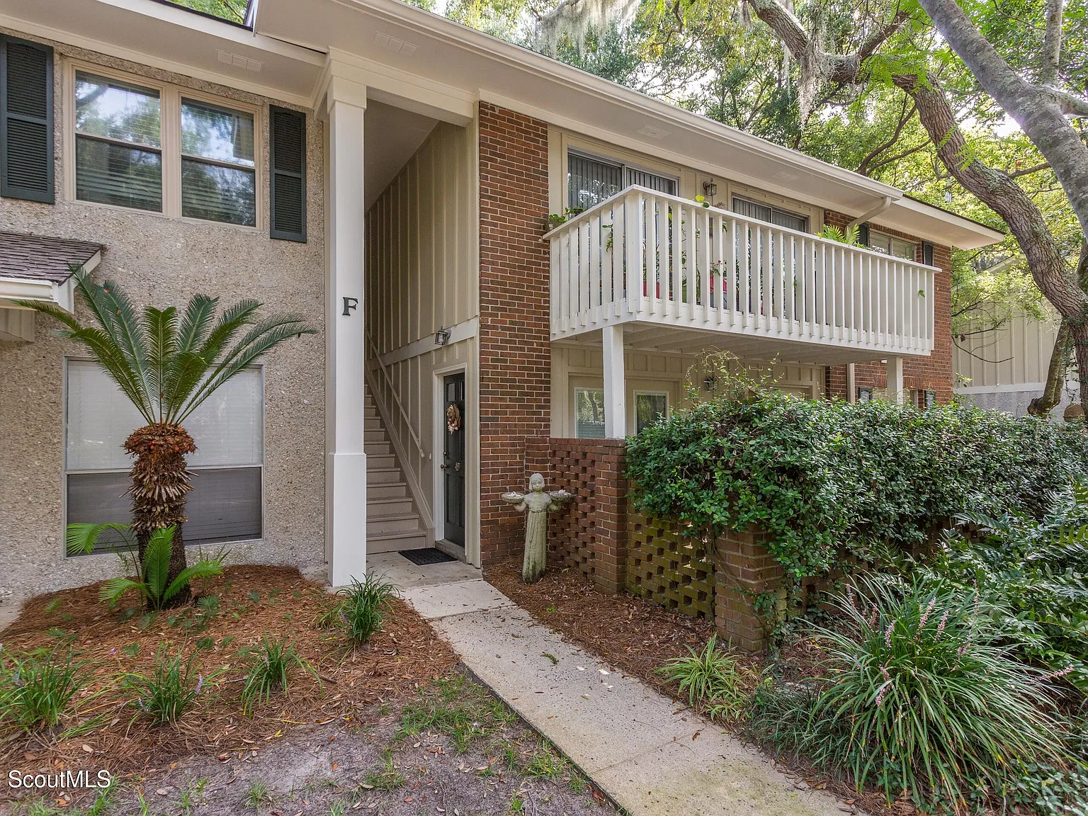 3 bed, 2.0 bath, 1040 sqft, $3,200 — Photo 2