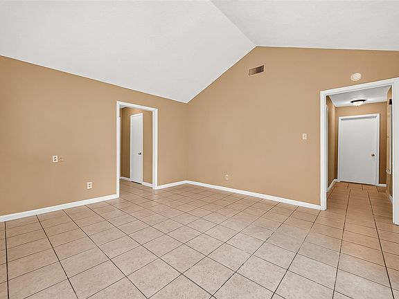 5th image of 214 Crest Hill Dr