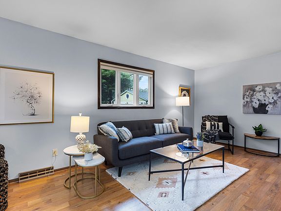 2nd image of 700 Kenwood Cir