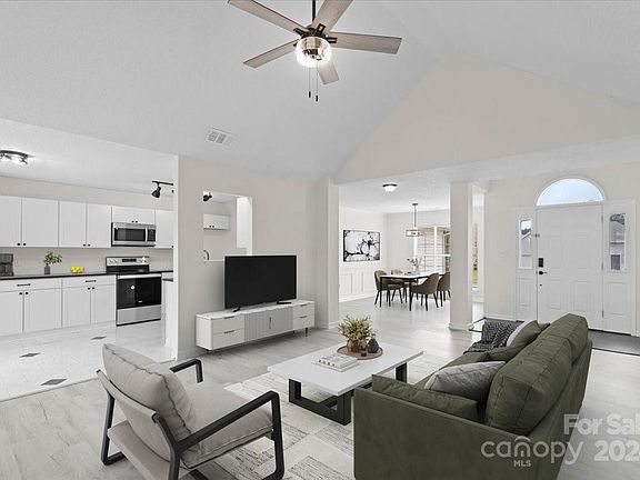 4th image of 8324 Vermilion Dr
