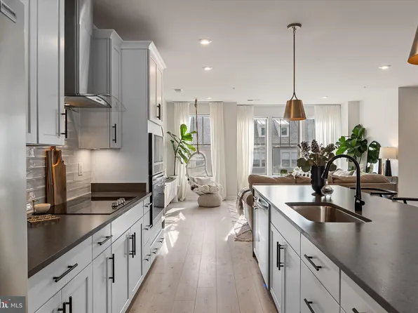 1112 Madeira Ter, Leesburg, VA 20175