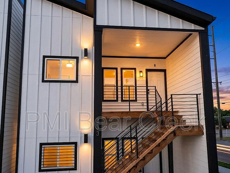 3 bed, 2.0 bath, $2,000 — Photo 4
