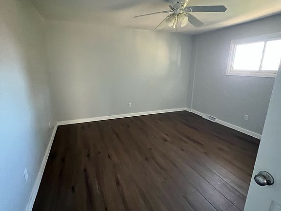 3rd image of 810 Belle Plaine Ave