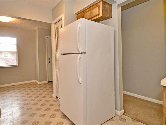 5th image of 27 Sandalwood Ct
