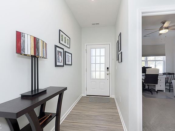 3rd image of 843 Stone Trace Ct