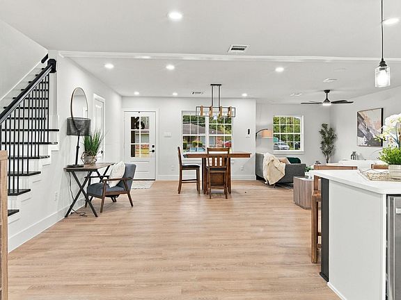 4th image of 7734 Arrowhead Ln