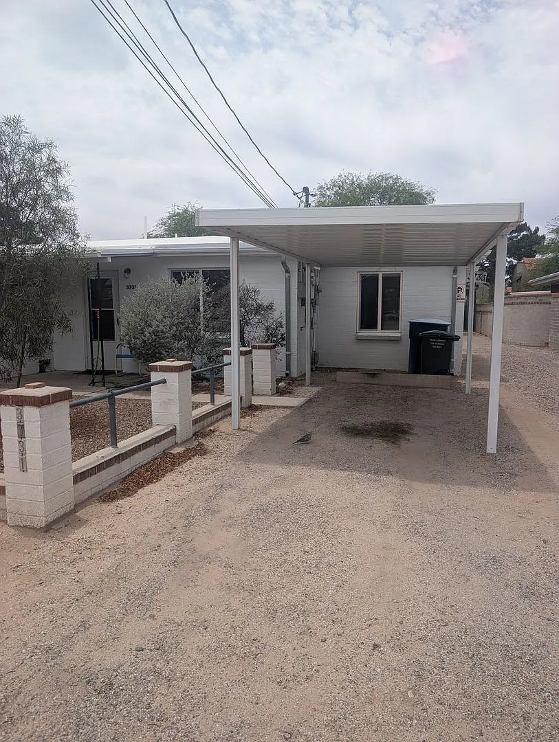 Triplex - 1 Bedroom and 1 Bath Unit — Photo 3