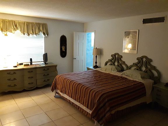 2nd image of 1441 Ocean Dr APT 103