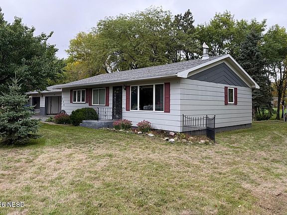 2nd image of 206 8th Ave NW