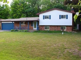 6184 Woodland Dr, Grand Blanc, MI 48439
