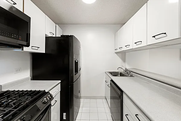 Sold by SERHANT. | media 4