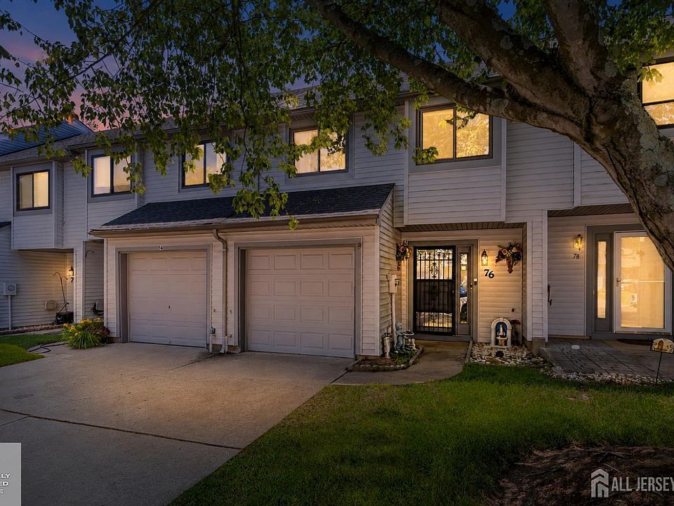 1st image of 76 Lexington Cir