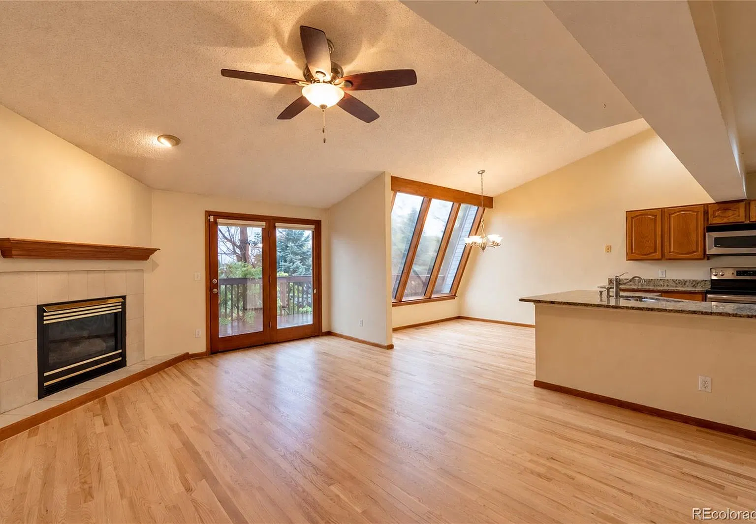 2 bed, 3.5 bath, 2181 sqft, $3,000 — Photo 3