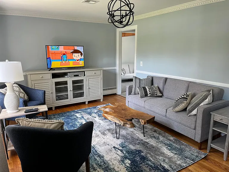 281 Merrick Rd — Photo 4