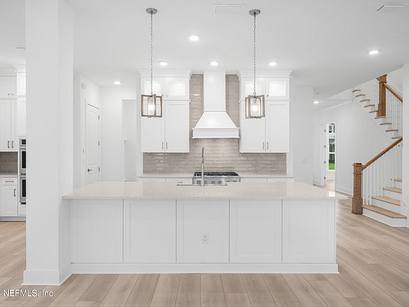 3rd image of 40 CRYSTAL SANDS Court