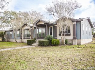 102 Hickory Cir, Floresville, TX 78114