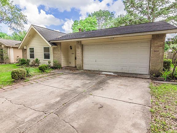 3rd image of 2223 Mustang Springs Dr