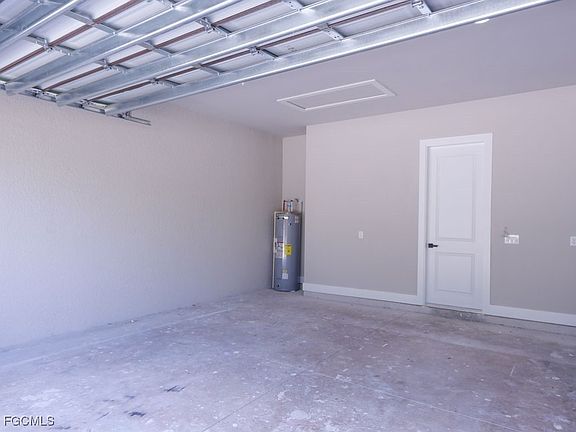 3rd image of 219 Greenbriar Blvd