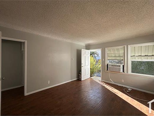 3rd image of 14210 Sylvan St #3