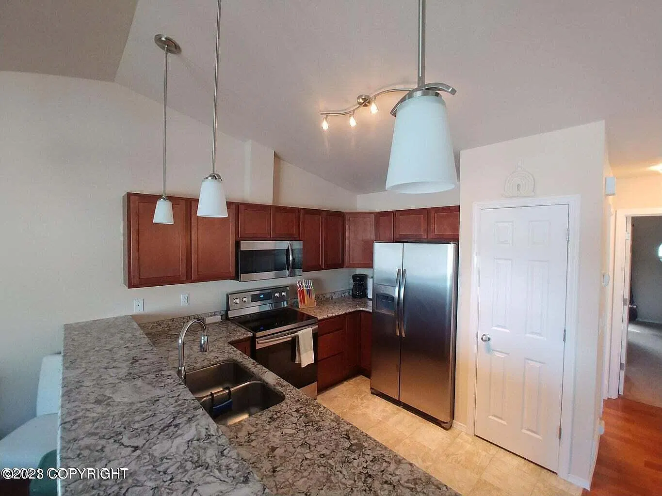 3 bed, 2.5 bath, 1558 sqft, $2,800 — Photo 3