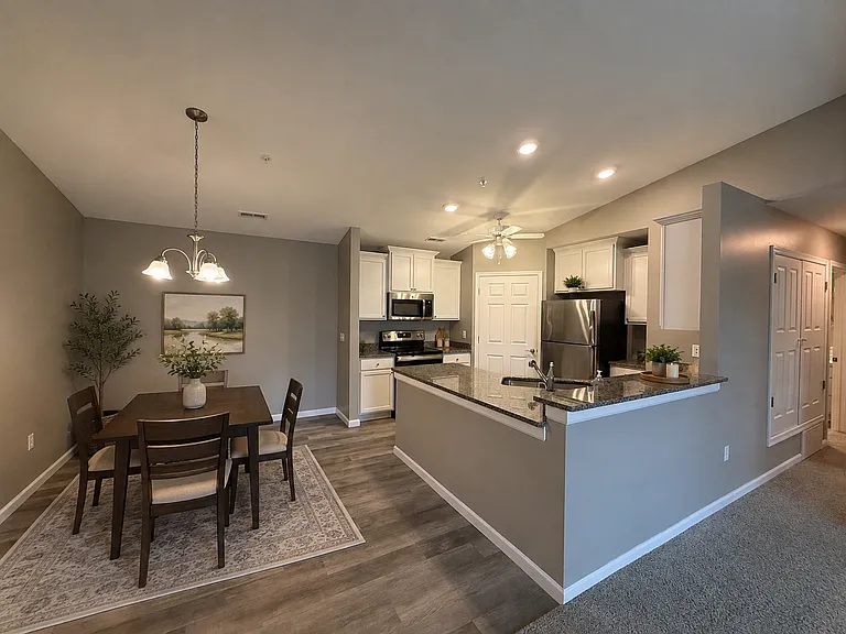 Hermitage Hills Apartments — Photo 14