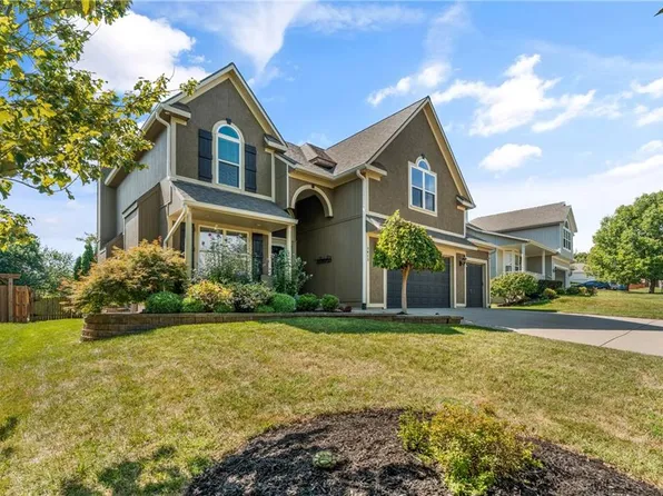 7913 W 155th Pl, Overland Park, KS 66223