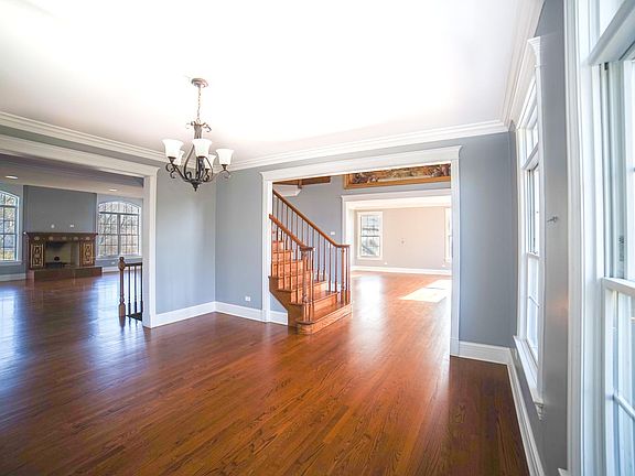 3rd image of 6 Orchard Ln