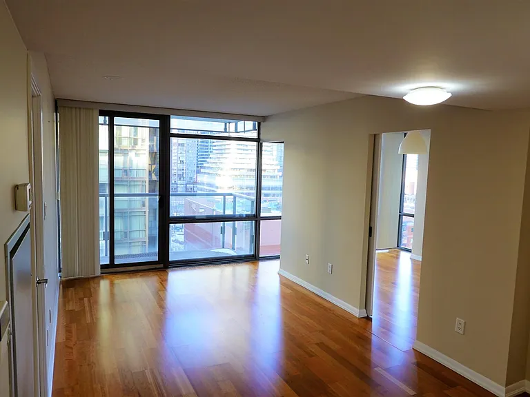 38 Grenville St #1009 — Photo 5