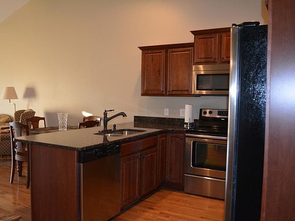 3rd image of 527 Redstone Dr Unit 43