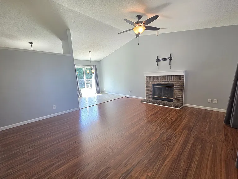 2509 N Old Manor Rd — Photo 2
