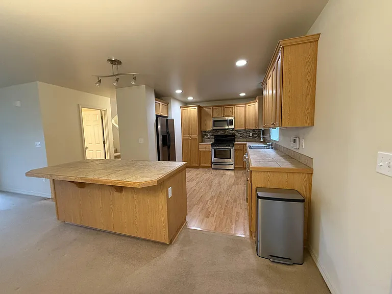 3382 S 283rd Ln — Photo 11