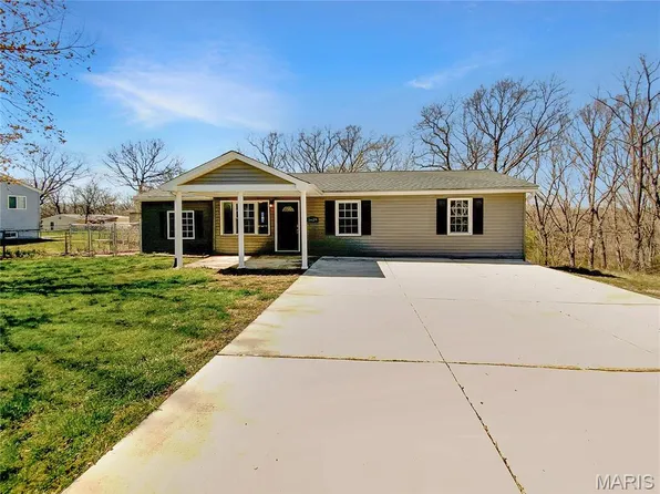 5629 Center Dr, Imperial, MO 63052