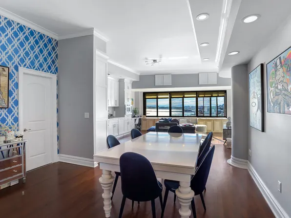 10 Bay Street Landing image 13 of 17